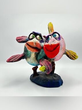 Steven Lee Smeltzer
Honeymooners Fish Holding
Fins Stoneware Sculpture
REPAIRED